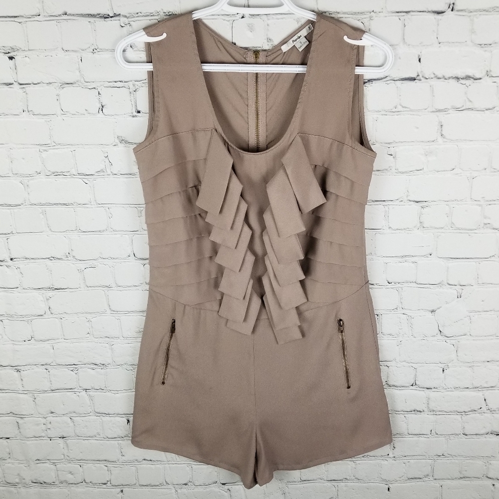 PAPAYA | sleeveless back zip shorts romper